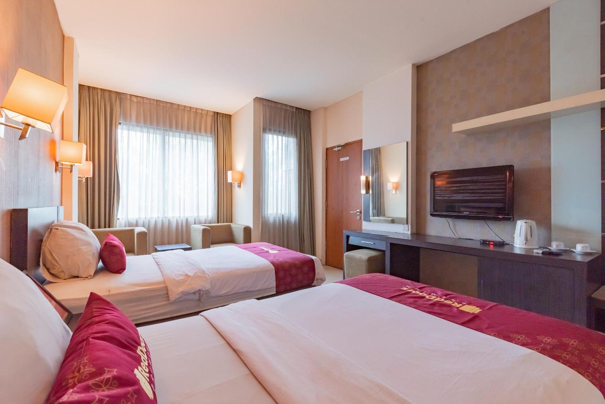 Reddoorz Premium Near Paris Van Java Mall 万隆 外观 照片