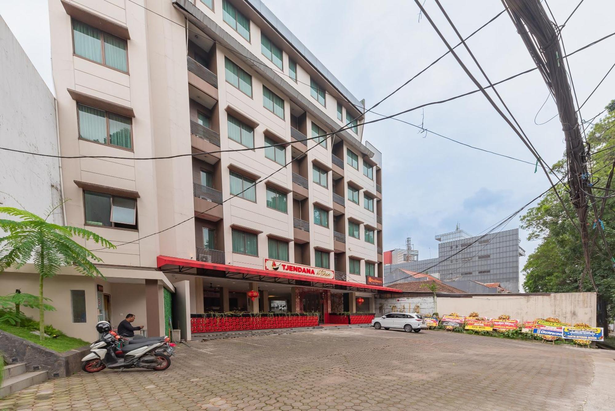 Reddoorz Premium Near Paris Van Java Mall 万隆 外观 照片